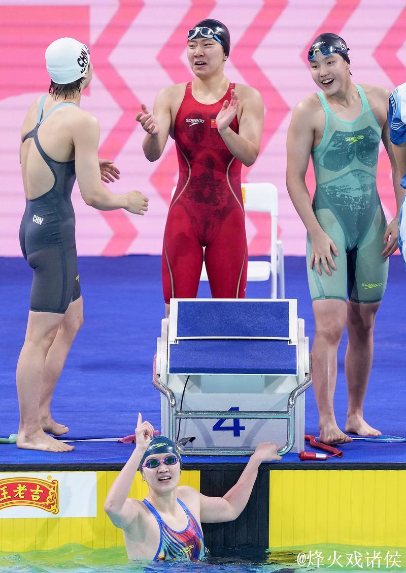 河北队勇夺全运会女子4x200米自由泳接力金牌